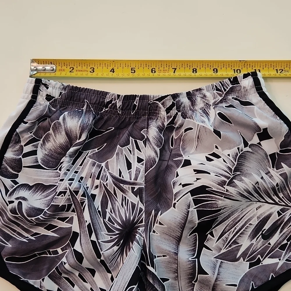 Nike Dri-Fit Tempo Running Shorts Tropical Floral Print Black White M